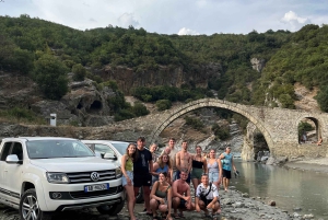 Saranda: Excursão 4x4 em Permet, rafting e banhos termais