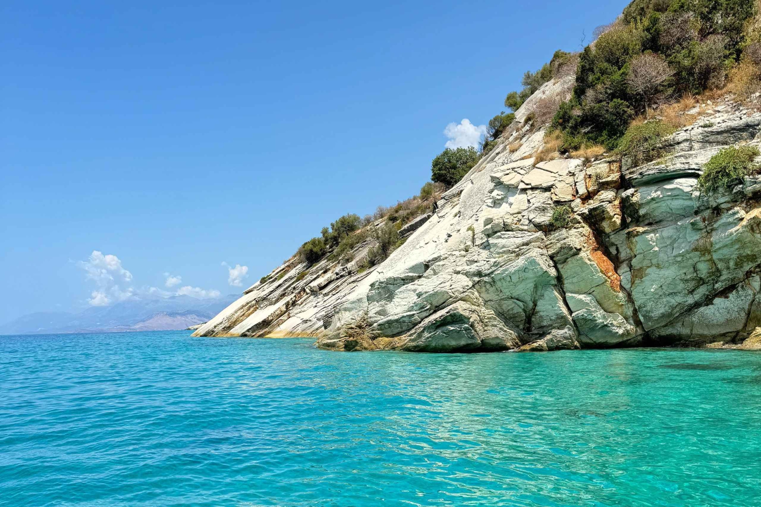 Saranda : excursion en petit groupe avec haltes baignade et pêche