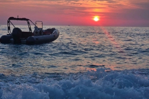 Sarandë: Bootsfahrt bei Sonnenuntergang mit lokalem Wein