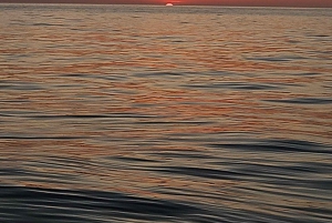 Sarandë: Bootsfahrt bei Sonnenuntergang mit lokalem Wein