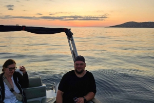 Sarandë: Bootsfahrt bei Sonnenuntergang mit lokalem Wein