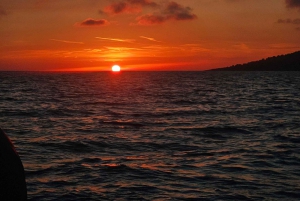Sarandë: Bootsfahrt bei Sonnenuntergang mit lokalem Wein