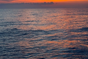 Sarandë: Bootsfahrt bei Sonnenuntergang mit lokalem Wein