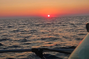 Sarandë: Bootsfahrt bei Sonnenuntergang mit lokalem Wein