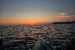 Sarandë: Bootsfahrt bei Sonnenuntergang mit lokalem Wein