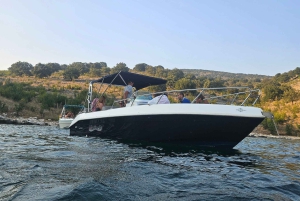 Sarandë: Bootsfahrt bei Sonnenuntergang mit lokalem Wein