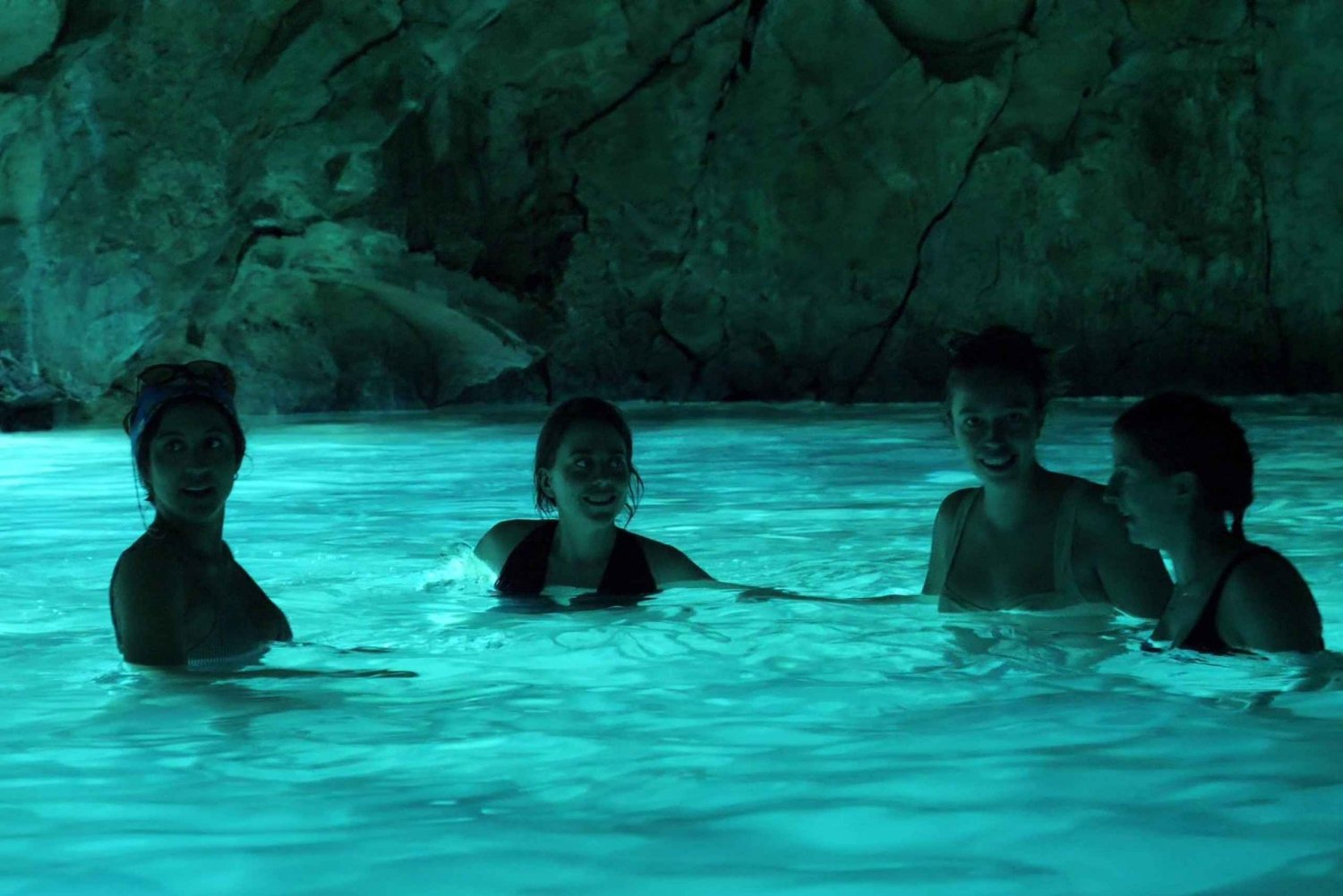 Cueva Azul Secreta y Bahía de Grama - Tour en barco rápido