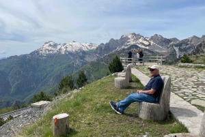 Tour particular de Theth e Blue Eye em 2 dias