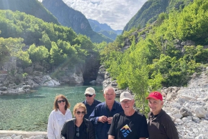 Tour particular de Theth e Blue Eye em 2 dias