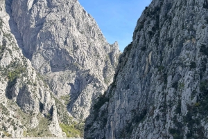 Dagstur fra Tirana til elven Shala og innsjøen Komani