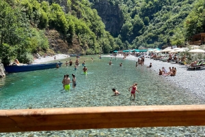 Dagstur fra Tirana til elven Shala og innsjøen Komani