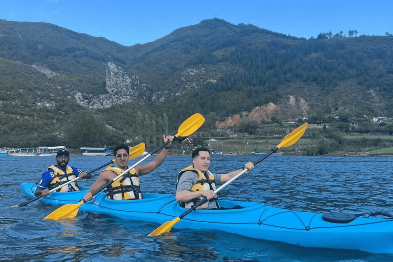 Shkodër: viagem de 1 dia com ferry, caiaque e caminhada no Lago Komani