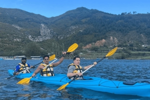 Shkodër: excursión de un día al lago Komani en ferry, kayak y senderismo