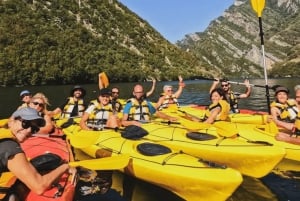 Shkodër: excursión de un día al lago Komani en ferry, kayak y senderismo