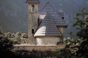 Shkodër : excursion d'une journée dans le parc national de Thethi avec un guide de la région