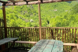 Shkodër : excursion d'une journée dans le parc national de Thethi avec un guide de la région