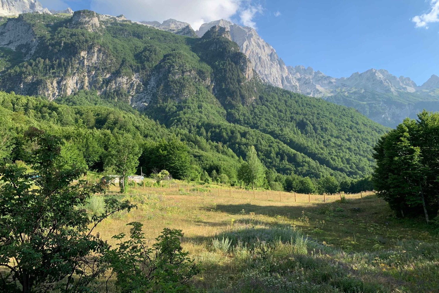 Shkoder: Transport til Valbona/Theth/Shala-elven. Begge veier.