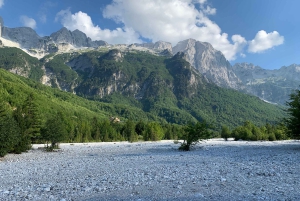 Shkoder: Transport til Valbona/Theth/Shala-elven. Begge veier.