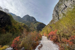 Shkoder: Transport til Valbona/Theth/Shala-elven. Begge veier.
