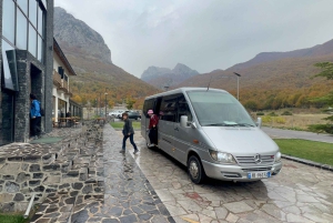 Shkoder: Transport til Valbona/Theth/Shala-elven. Begge veier.