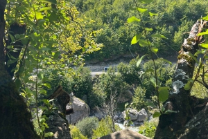 Shkoder: Transport til Valbona/Theth/Shala-elven. Begge veier.