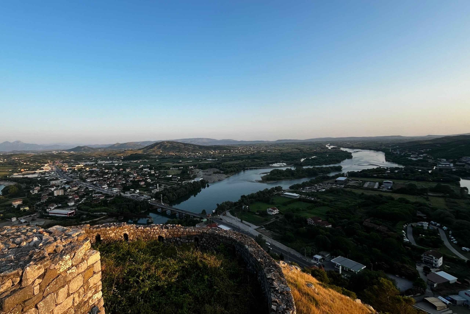 Shkodra: Rozafa-kasteeltour met zonsondergang.