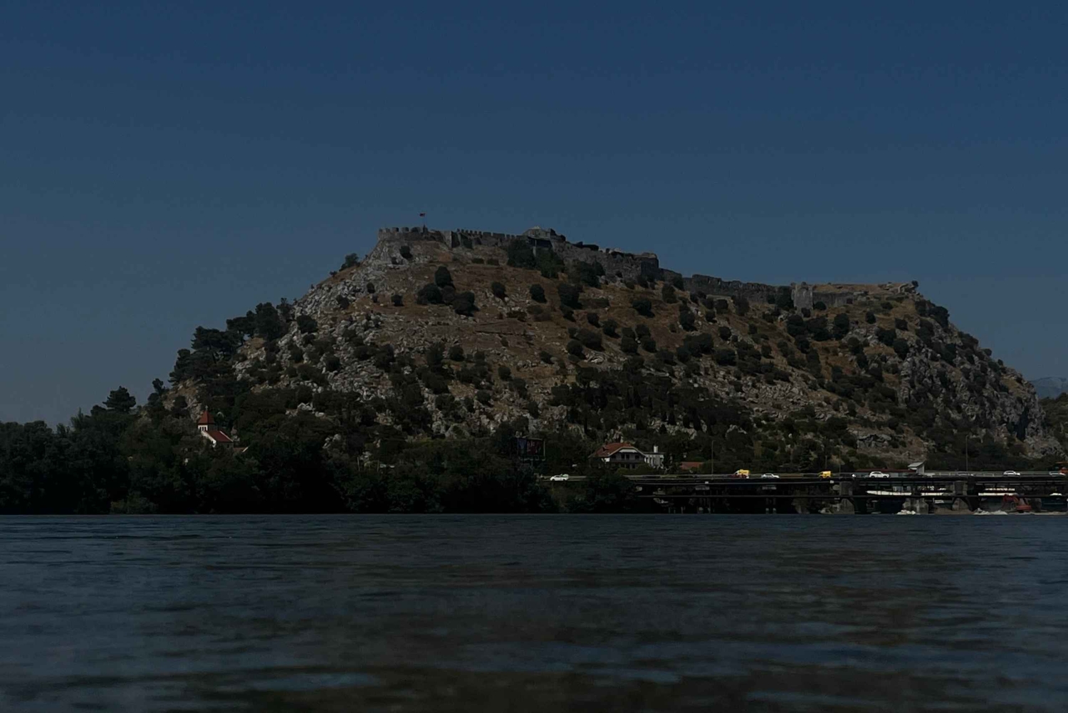 Shkodra: Rozafa-kasteeltour met zonsondergang.