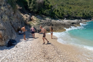 From Vlorë: Haxhi Ali Cave and Karaburun Speedboat Trip
