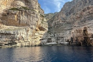 Snorkeling Expedition Grama Bay,Smugglers Canyon & Blue Cave