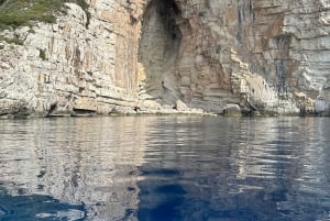 Snorkeling Expedition Grama Bay,Smugglers Canyon & Blue Cave