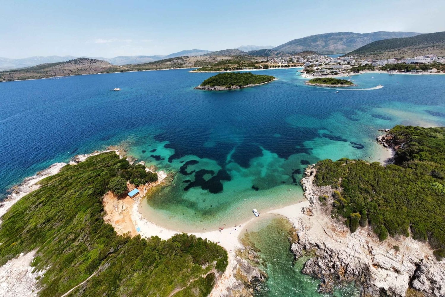 Snorkla till de exotiska öarna Ksamil och Pigeon Cave