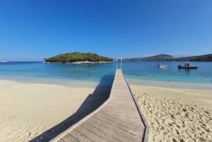 Snorkla till de exotiska öarna Ksamil och Pigeon Cave