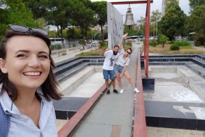 Socializando con Bonnie: Experiencia de tour a pie por Tirana
