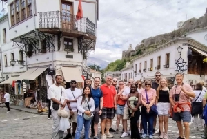 Tour de un día: Ojo Azul, Gjirokaster, puente otomano y Lekursi