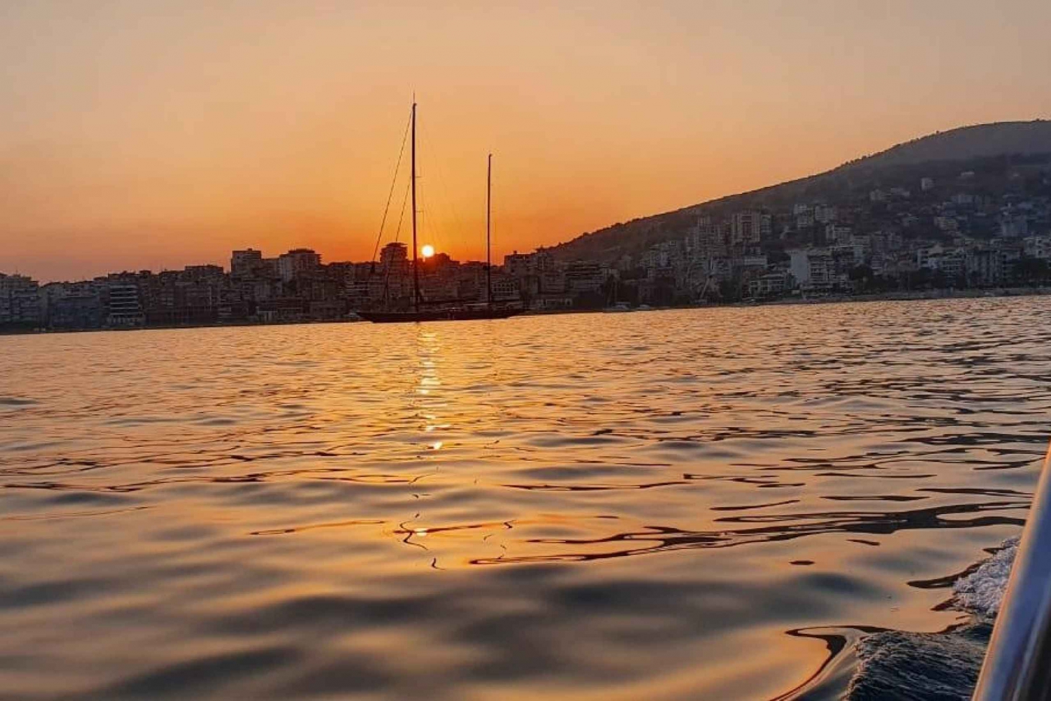 Bådtur ved solnedgang