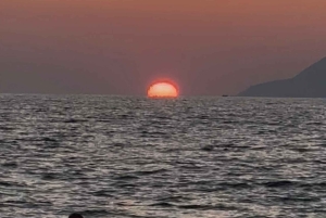 Passeio de barco ao pôr do sol de Himara à Gruta do Pirata