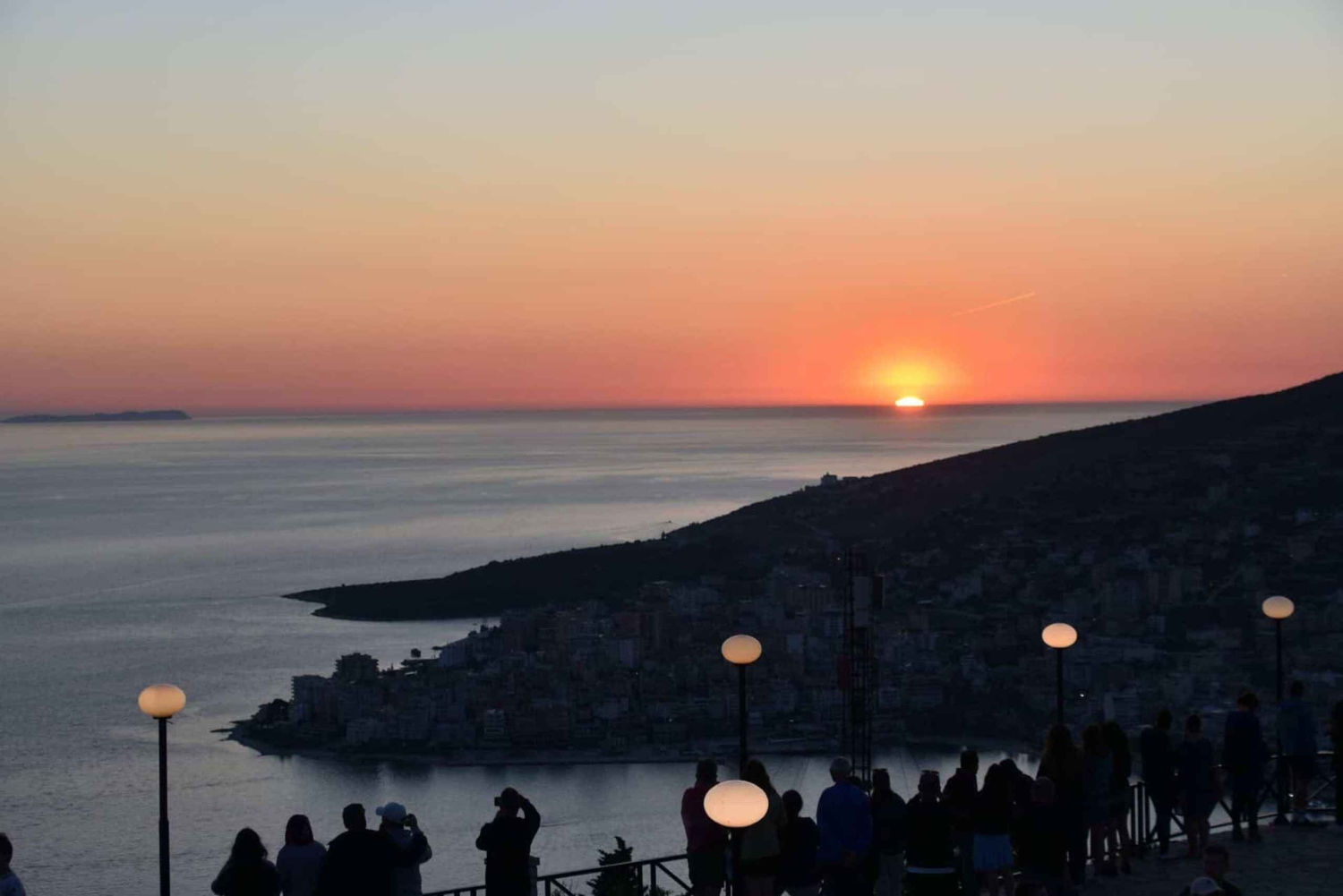 Sonnenuntergang in Saranda: Waldquellen und Burg
