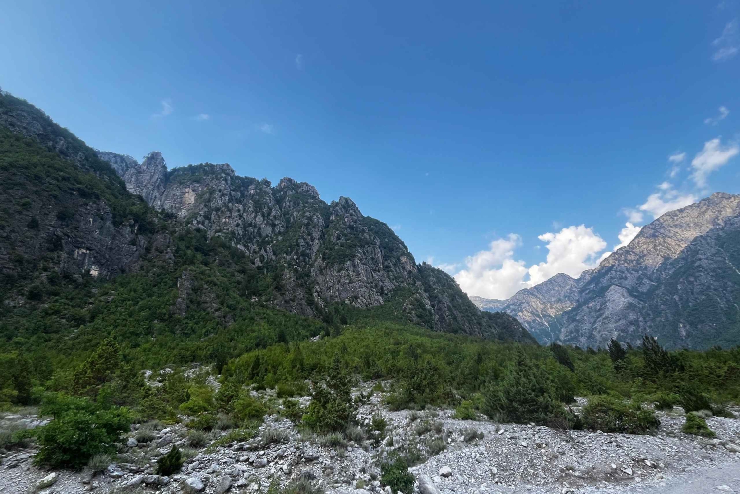 Aventura em Theth: Caminhada até ao Olho Azul