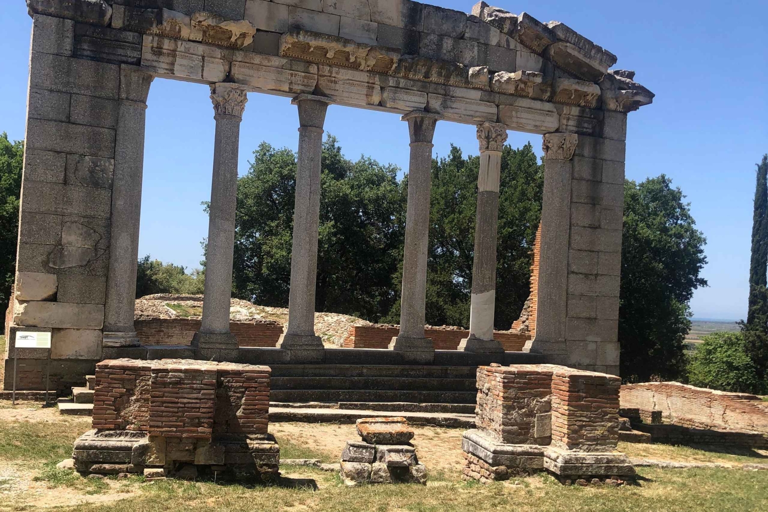 Tirana: tour guiado de 3 días con excursión en barco e historia.