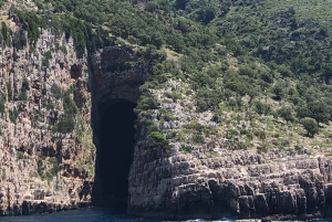 Tirana: tour guiado de 3 días con excursión en barco e historia.