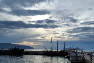 Tirana: tour guiado de 3 días con excursión en barco e historia.