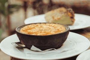 Tirana: Bier, wijn en raki tour met snack en eten