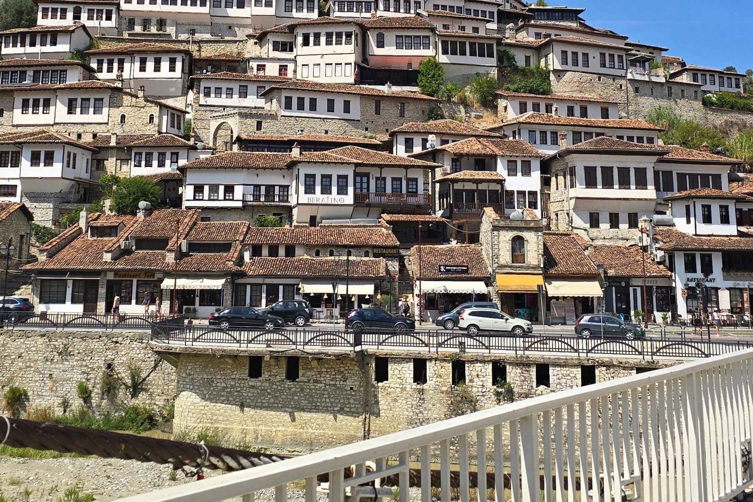 Tirana: Private Tagestour nach Berat mit zertifiziertem Guide