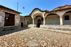 Tirana: Tour durch die Altstadt von Berat (UNESCO-Weltkulturerbe) und Eintritt ins Onufri-Museum