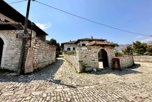 Tirana: Tour durch die Altstadt von Berat (UNESCO-Weltkulturerbe) und Eintritt ins Onufri-Museum
