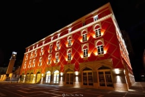 Tirana mellom lys og mørke.