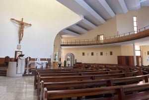 Tirana mellom lys og mørke.