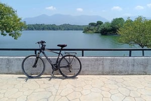 Visite guidée de Tirana à vélo avec un guide de la région en anglais ou en tchèque
