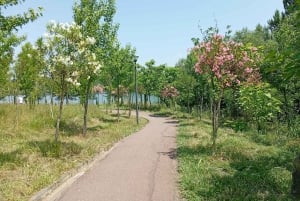 Visite guidée de Tirana à vélo avec un guide de la région en anglais ou en tchèque