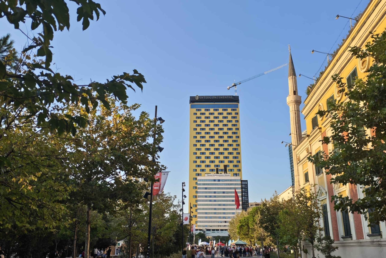 Tirana by Eden: Comida, bebida e alma